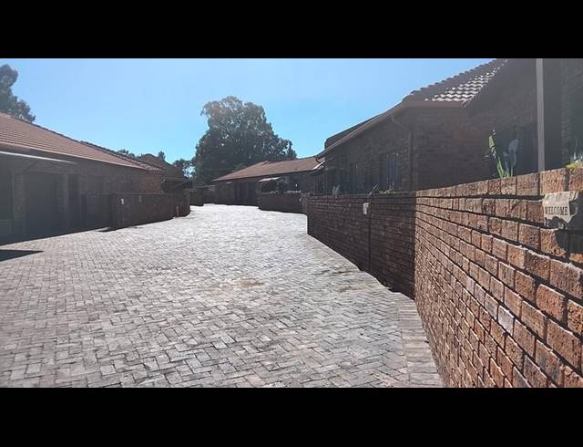 2 BEDROOM APARTMENT FOR SALE IN ROBIN PARK